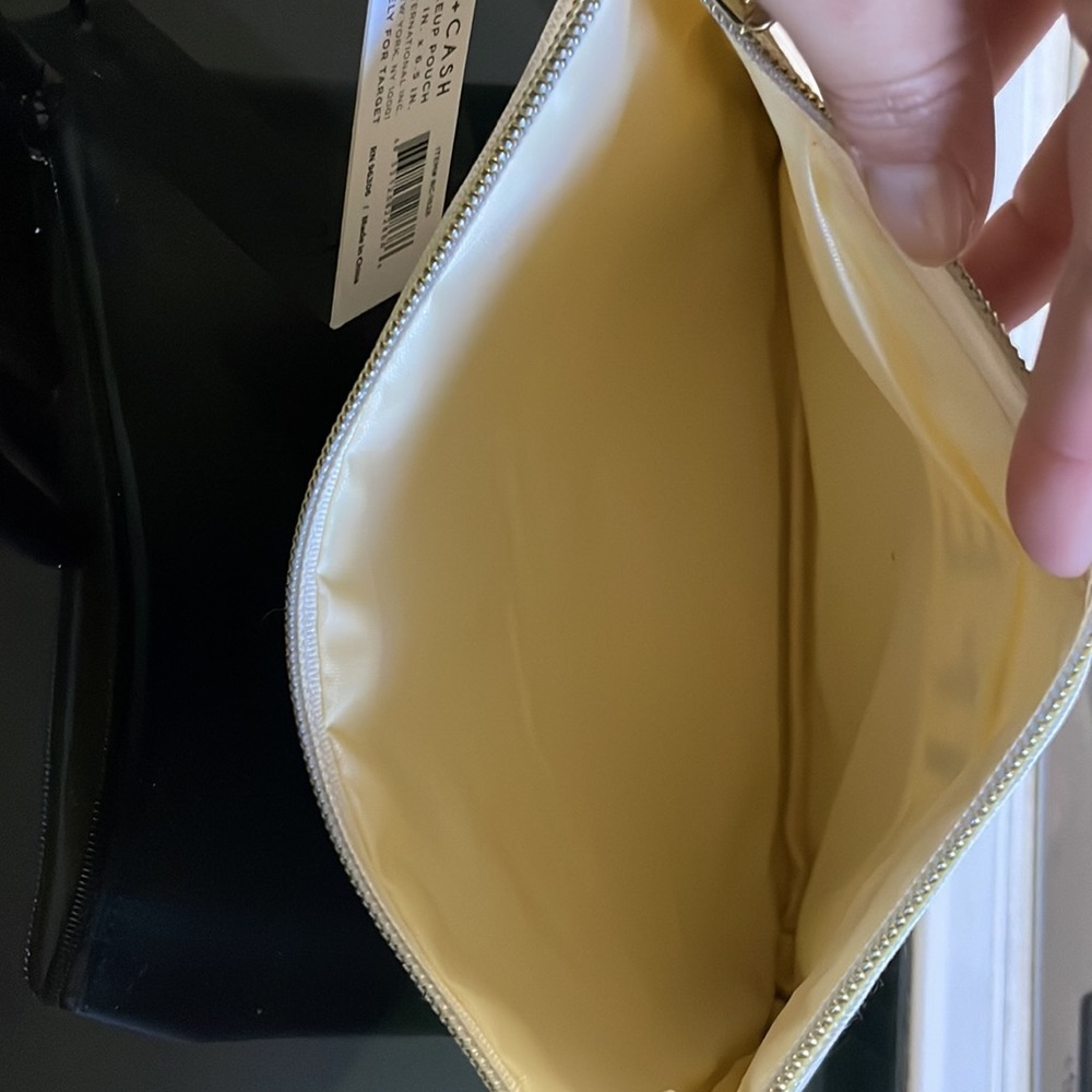 Makeup pouch - Picture 3 of 4